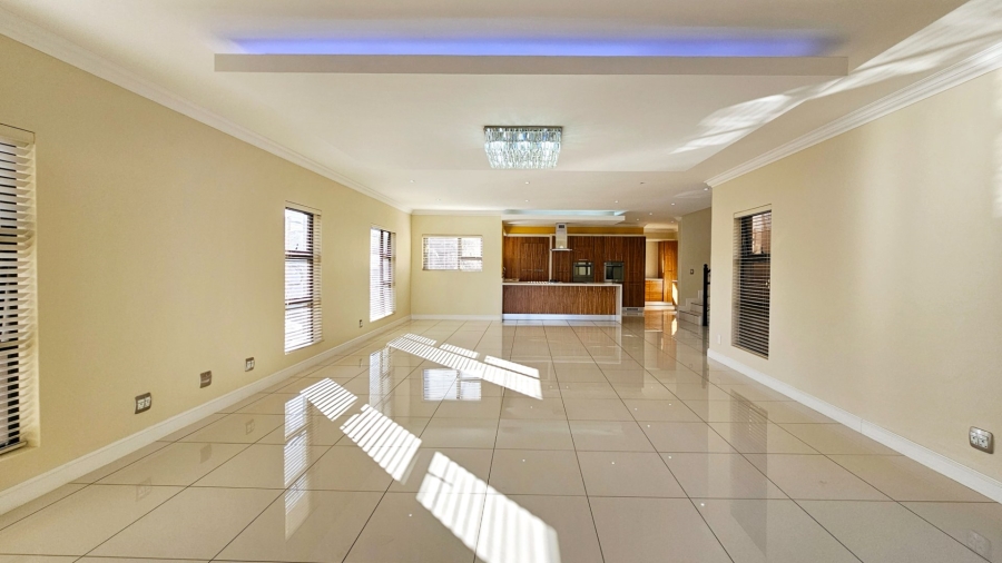 5 Bedroom Property for Sale in Kiepersol Free State